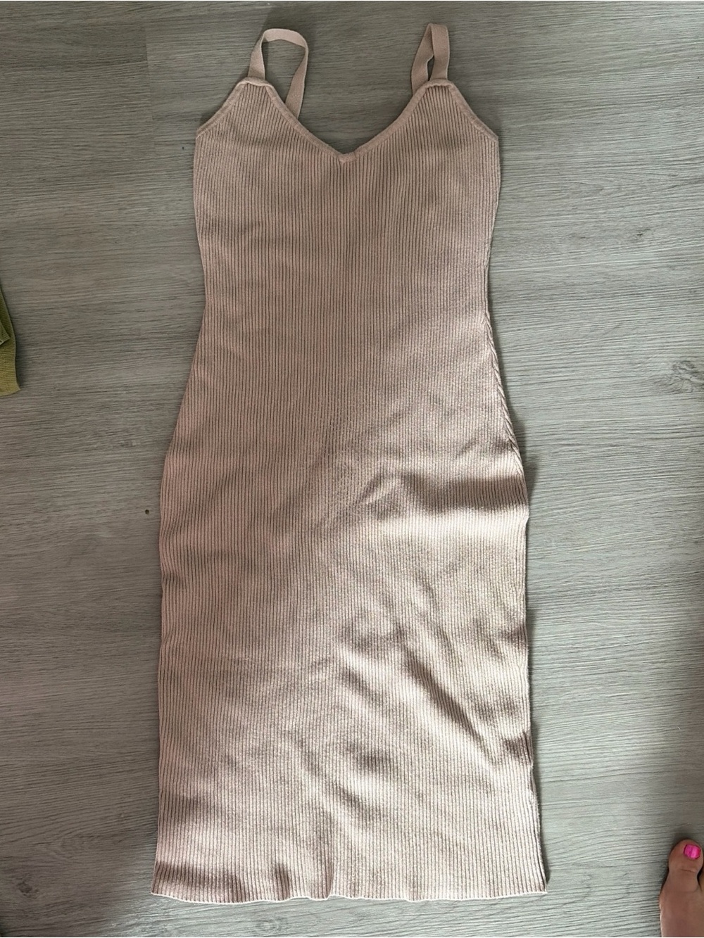 VENUS Blush Ribbed V‑Neck Bodycon Midi Dress